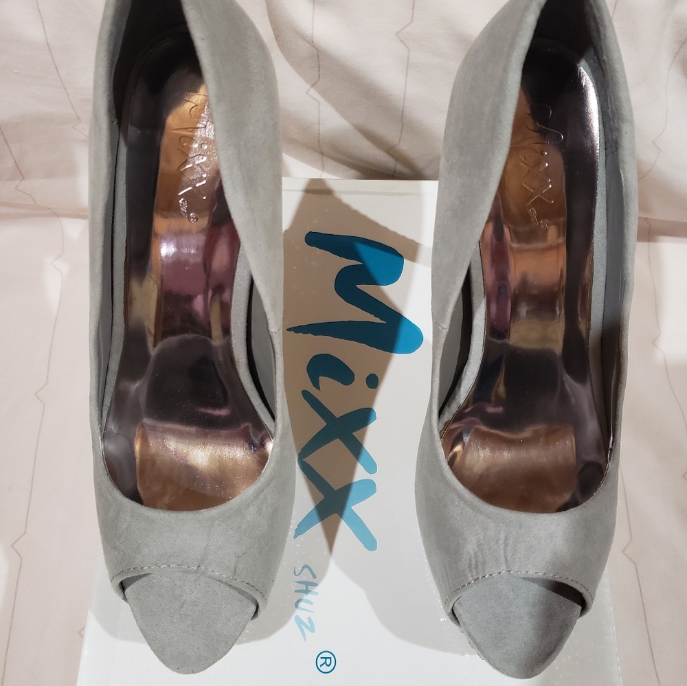 MIXX Silver Shoes Sz 8 1/2